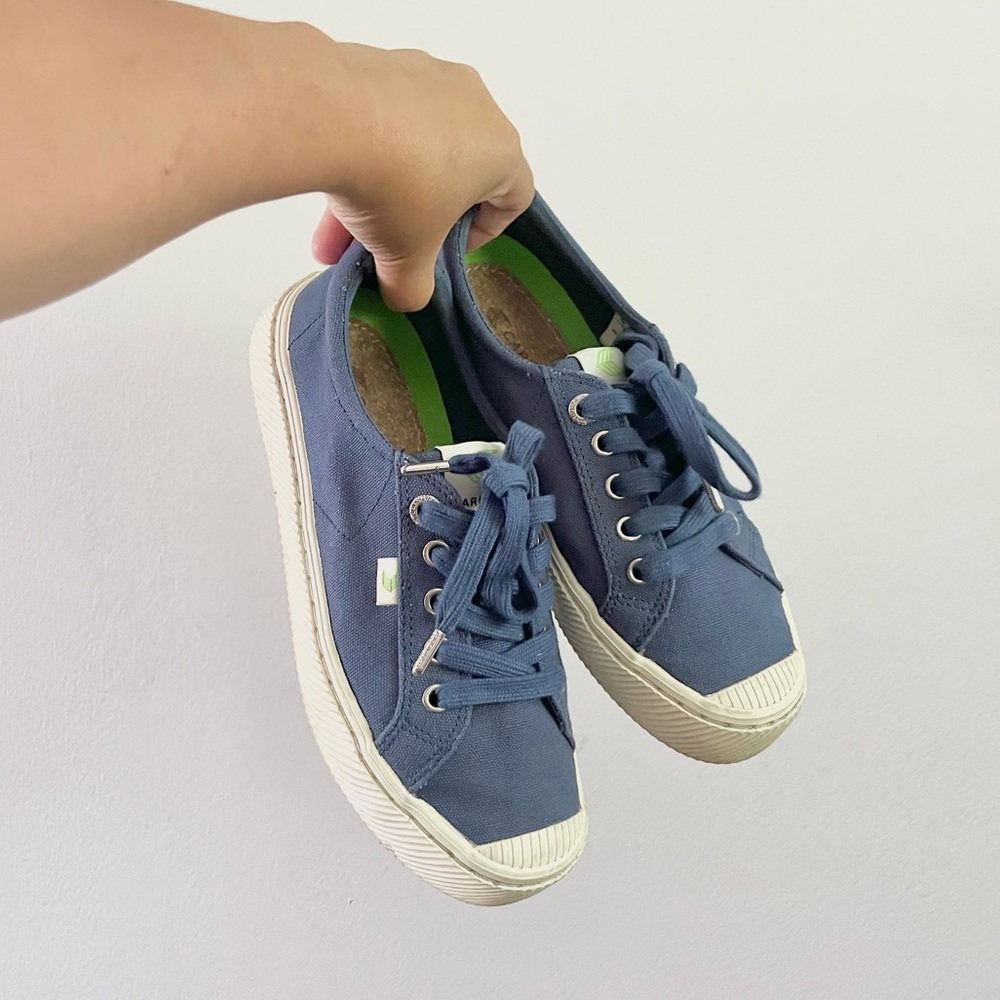 Cariuma OCA Low Shadow Blue Canvas Sneakers Sustainable Brand Ethically Made W6